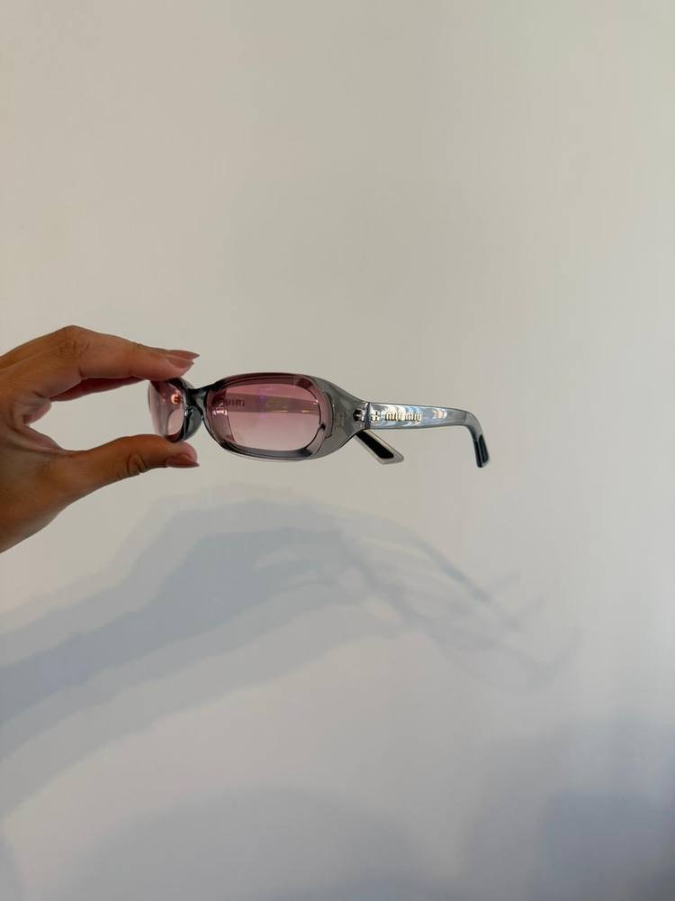 Anteojos de sol con lente rosada