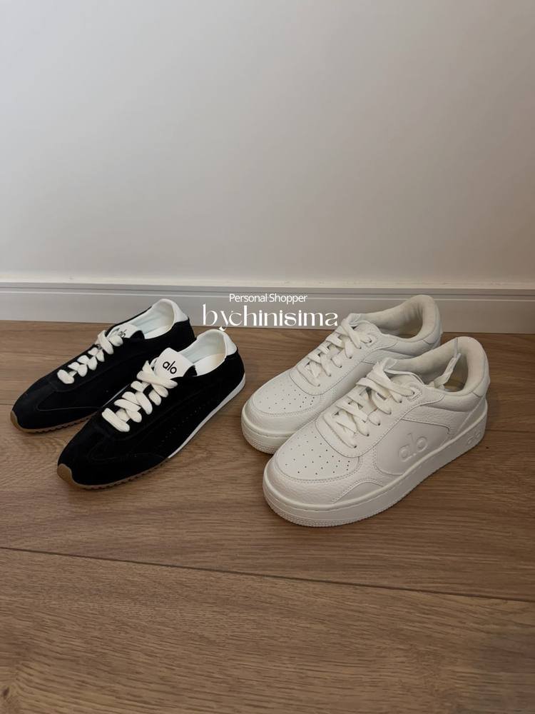 Zapatillas negras y blancas de un pedido