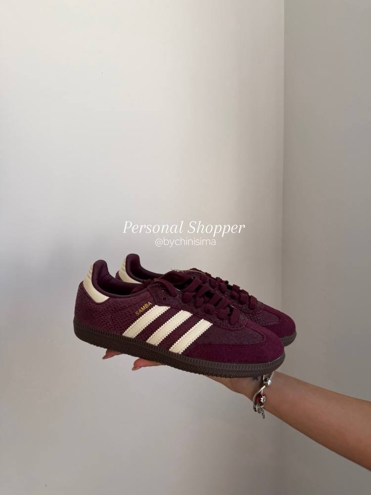 Zapatillas bordó con tres tiras