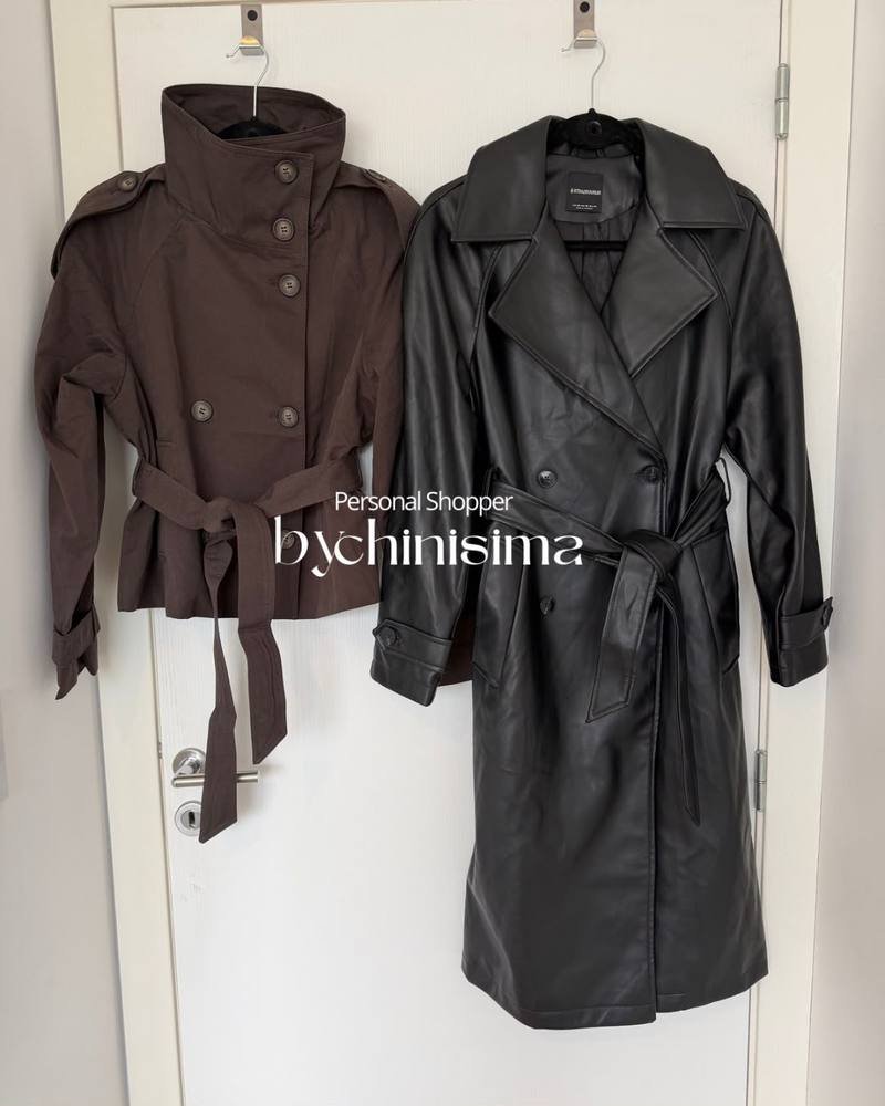 Trench marrón y tapado de cuero negro