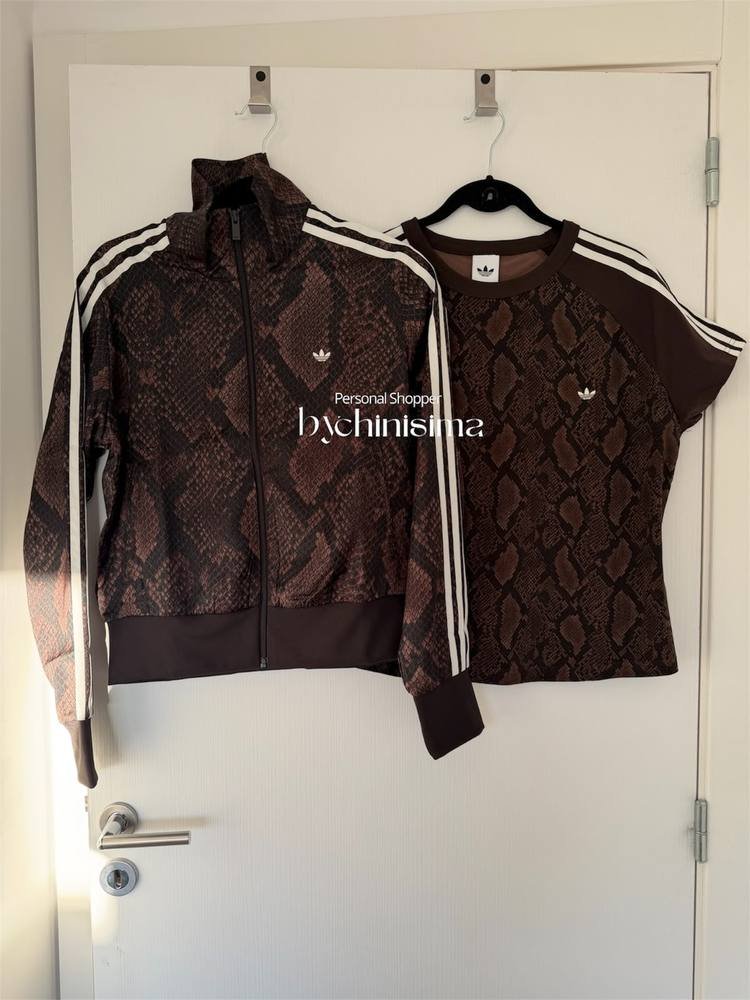 Conjunto deportivo con estampa animal print