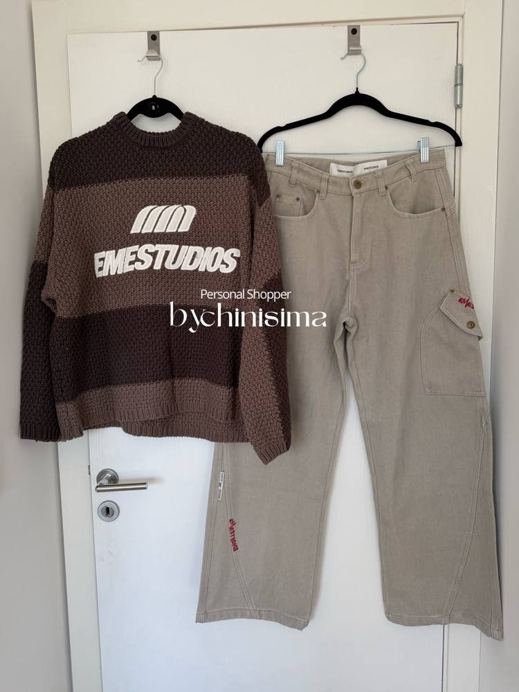 Sweater tejido y pantalón de corderoy