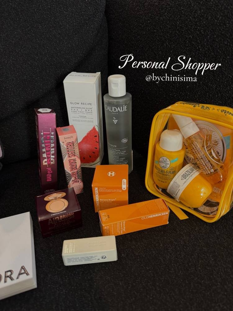 Productos de skincare y maquillaje de un pedido